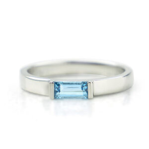 Victoria ring med blå sten